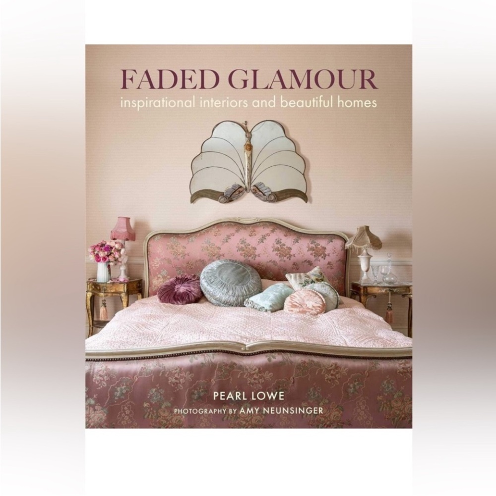 Faded Glamour: Inspirational interiors and beautiful homes
By Pearl Lowe